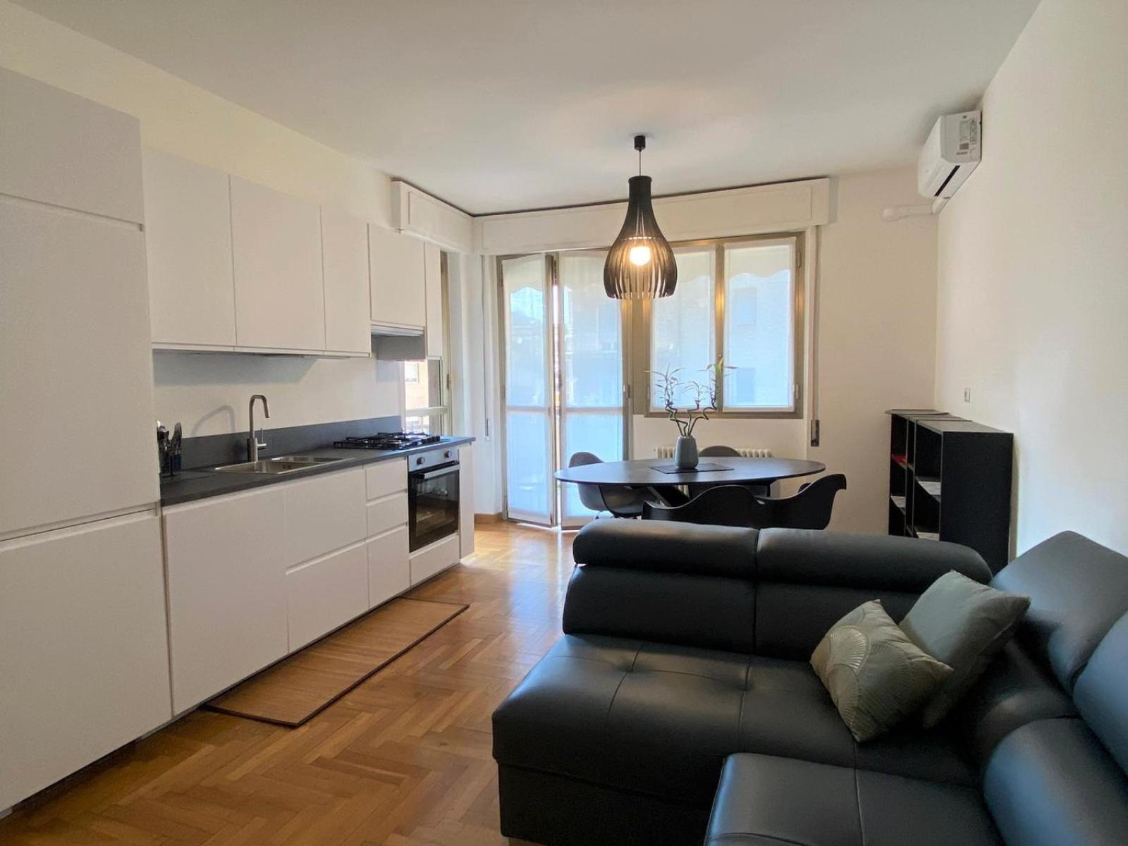 The Little Duck - Modern Apartment With Balcony Como Kültér fotó